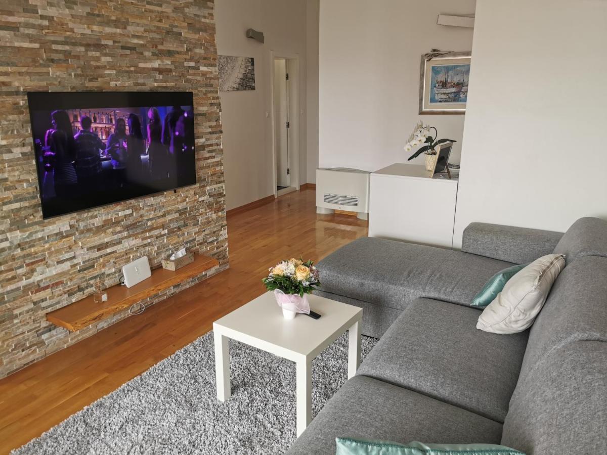 Apartments Dvor - Ap1, Ap2, Ap3 Baška Voda Eksteriør bilde
