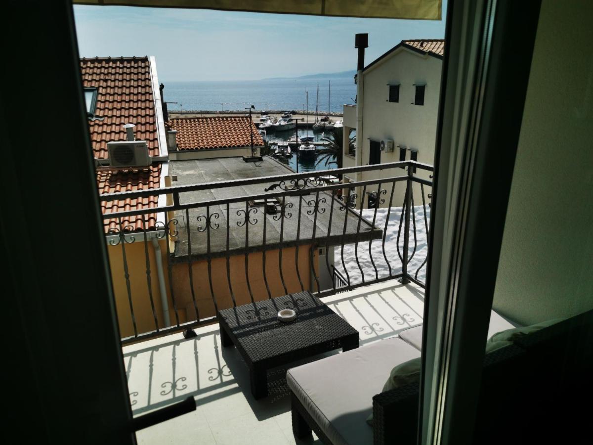 Apartments Dvor - Ap1, Ap2, Ap3 Baška Voda Eksteriør bilde