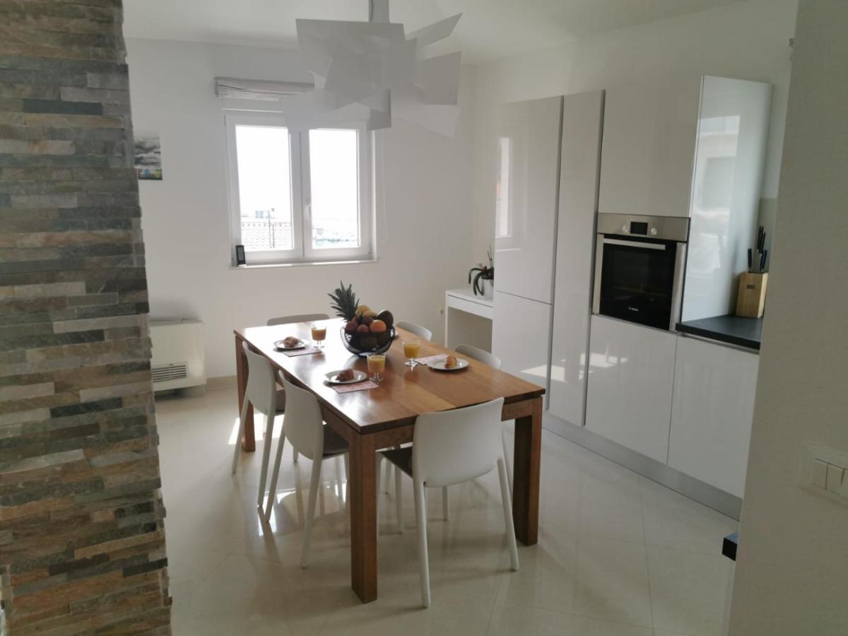 Apartments Dvor - Ap1, Ap2, Ap3 Baška Voda Eksteriør bilde