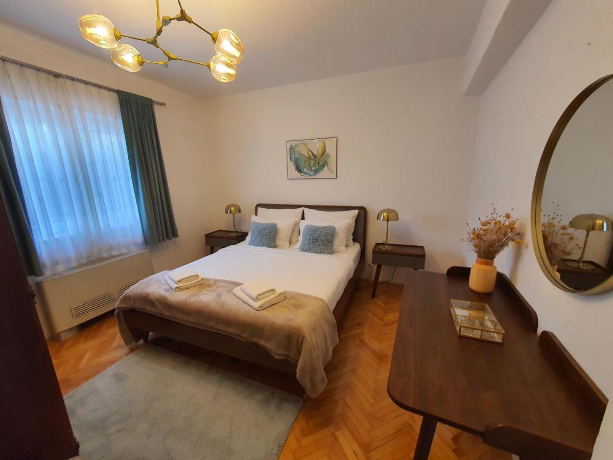 Apartments Dvor - Ap1, Ap2, Ap3 Baška Voda Eksteriør bilde