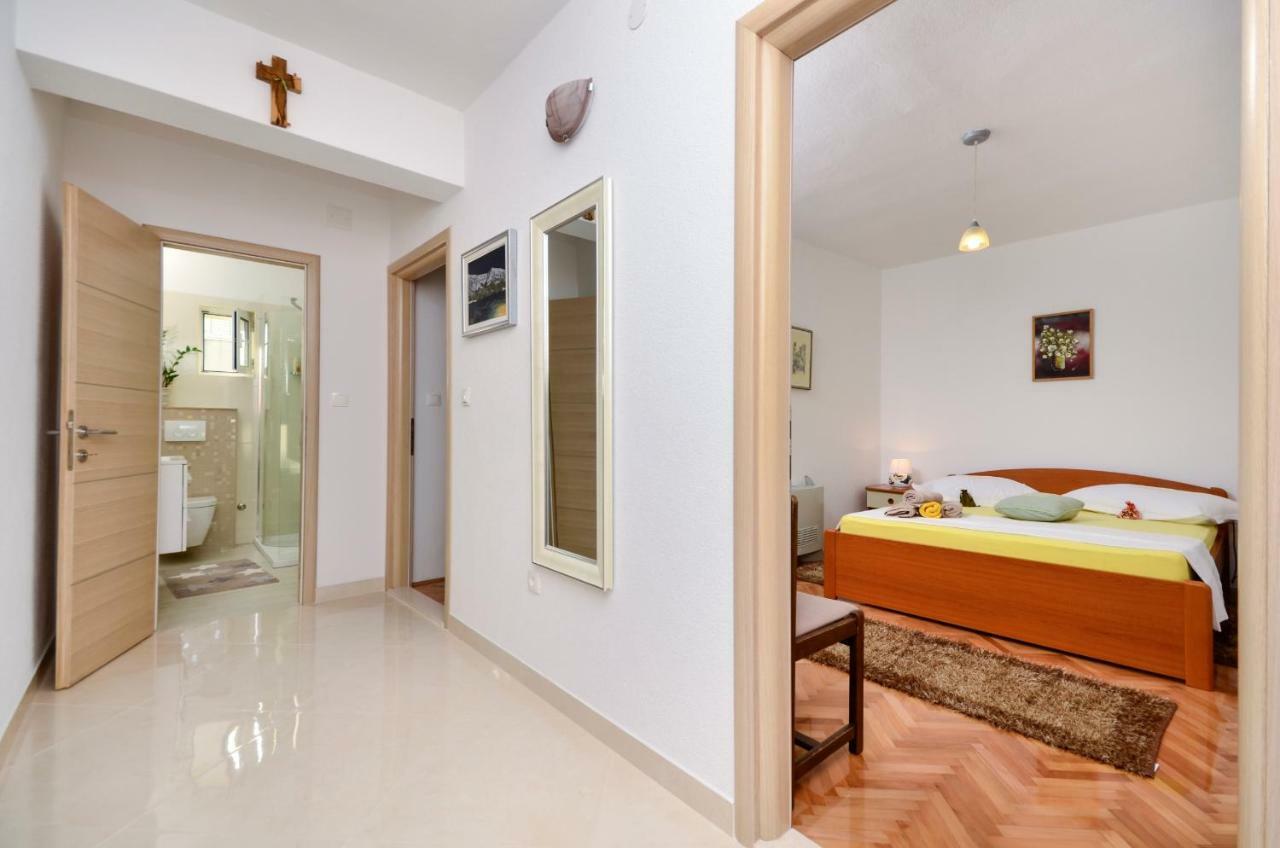 Apartments Dvor - Ap1, Ap2, Ap3 Baška Voda Eksteriør bilde
