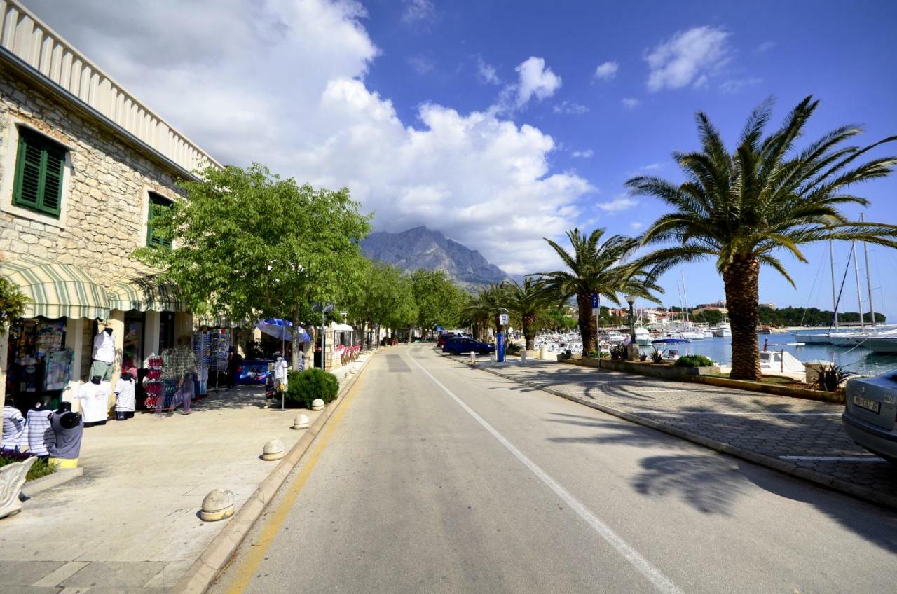 Apartments Dvor - Ap1, Ap2, Ap3 Baška Voda Eksteriør bilde