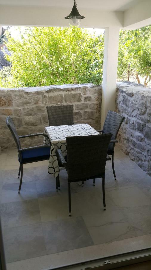 Apartments Dvor - Ap1, Ap2, Ap3 Baška Voda Eksteriør bilde