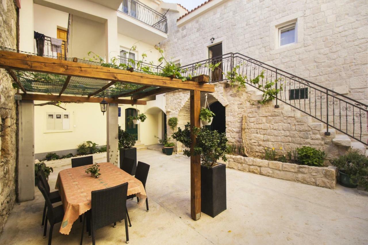 Apartments Dvor - Ap1, Ap2, Ap3 Baška Voda Eksteriør bilde