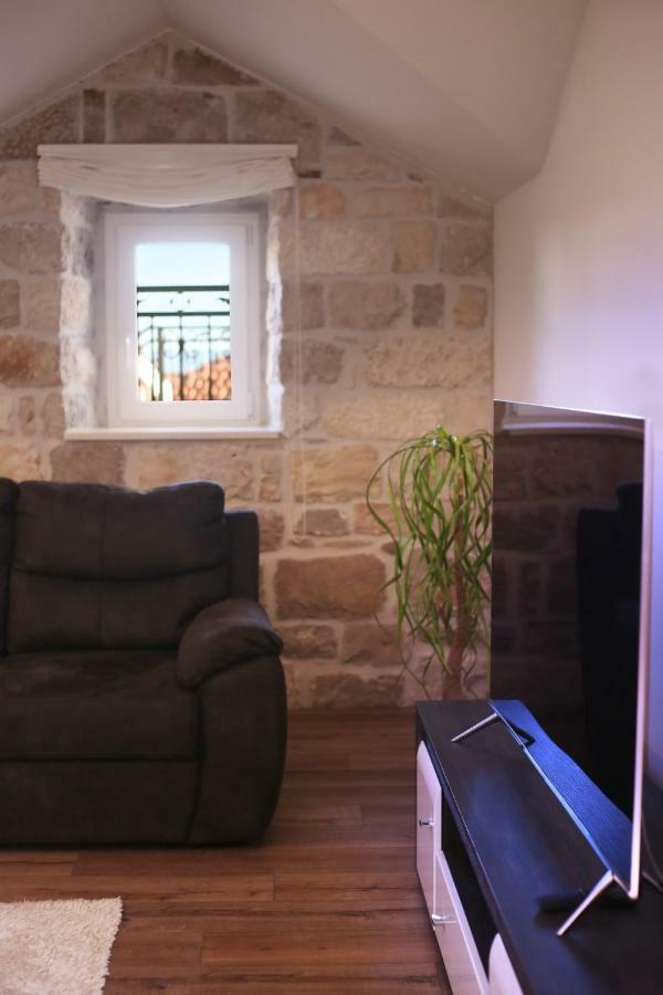 Apartments Dvor - Ap1, Ap2, Ap3 Baška Voda Eksteriør bilde