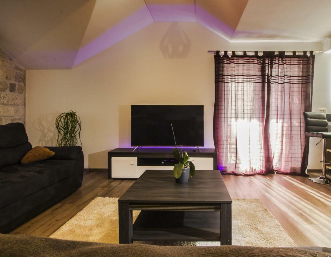 Apartments Dvor - Ap1, Ap2, Ap3 Baška Voda Eksteriør bilde
