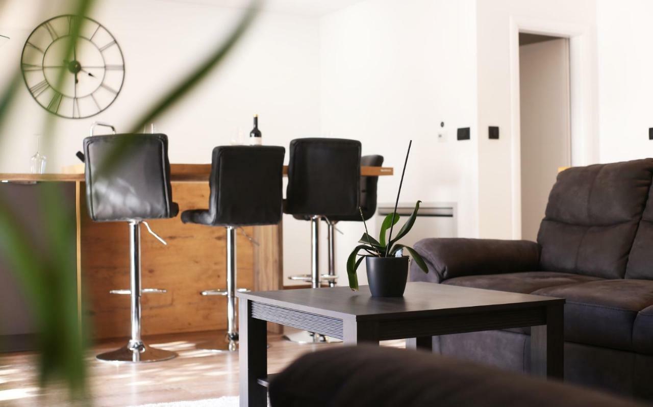 Apartments Dvor - Ap1, Ap2, Ap3 Baška Voda Eksteriør bilde