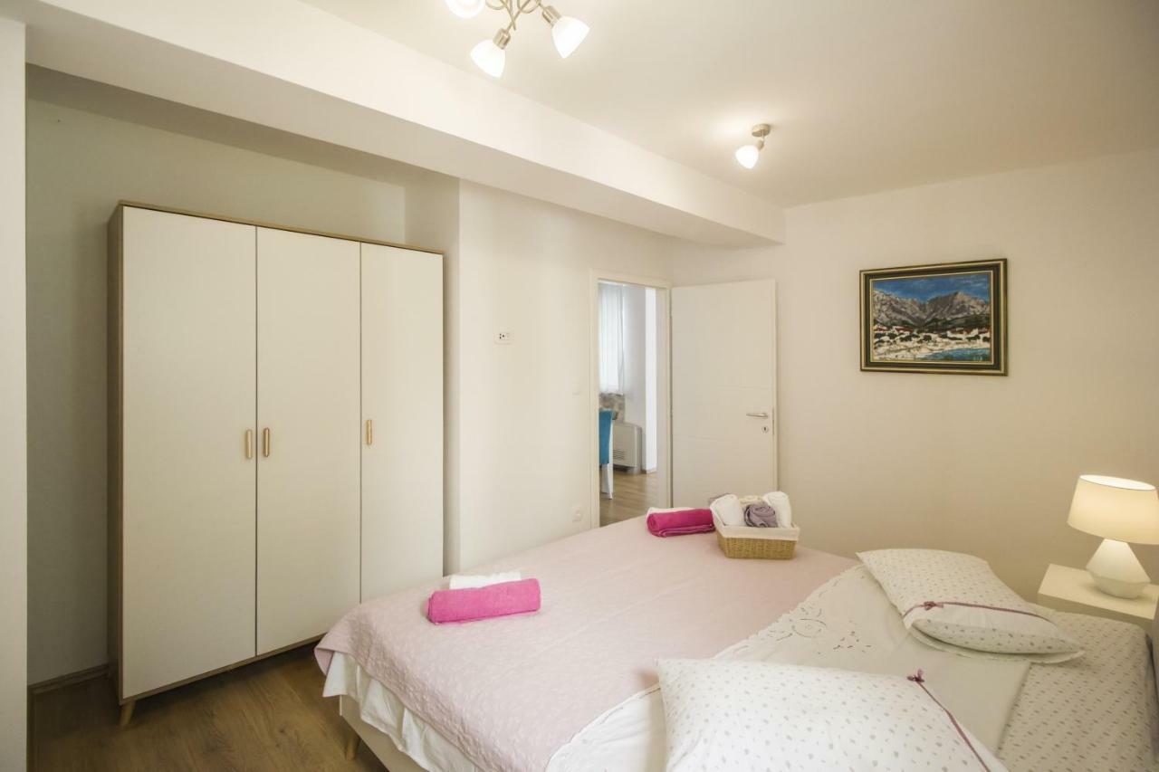Apartments Dvor - Ap1, Ap2, Ap3 Baška Voda Eksteriør bilde