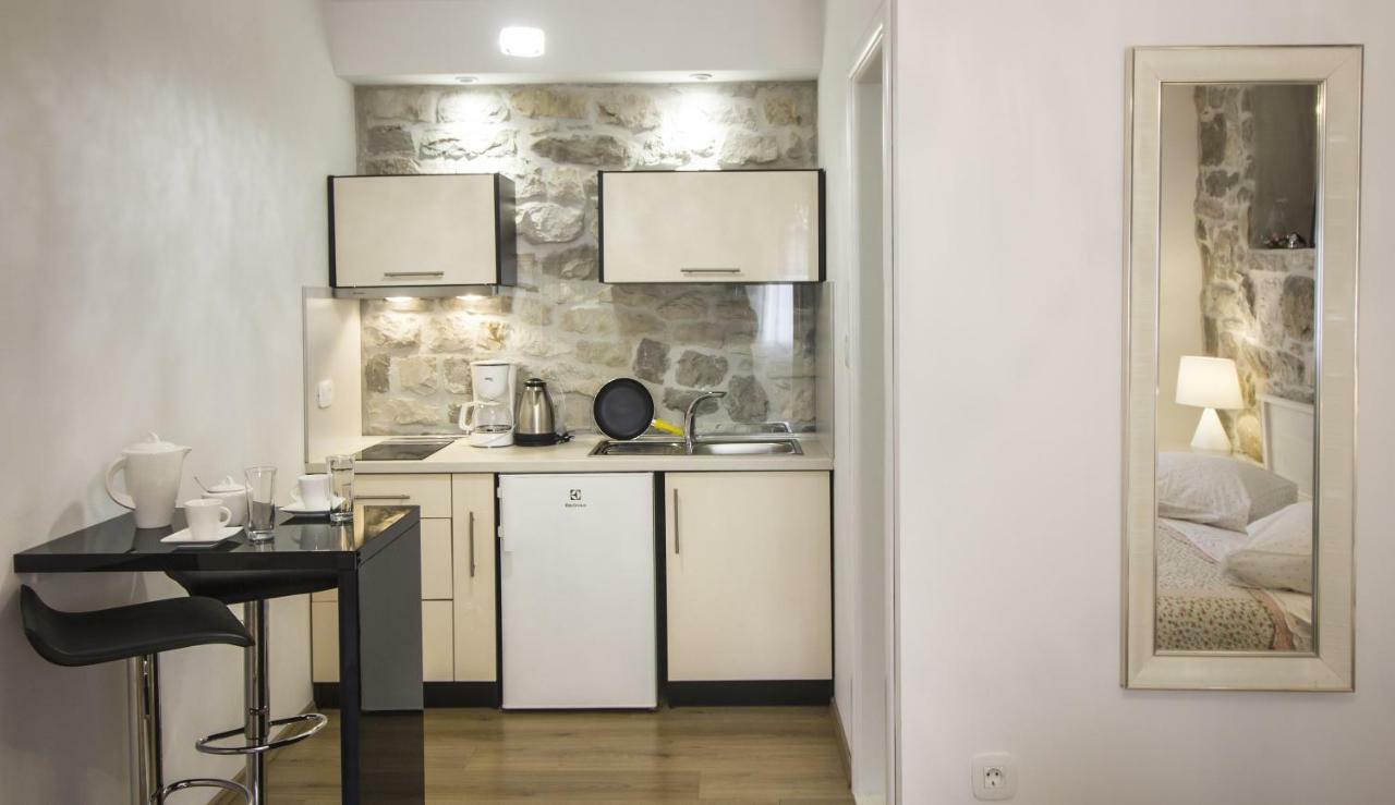 Apartments Dvor - Ap1, Ap2, Ap3 Baška Voda Eksteriør bilde