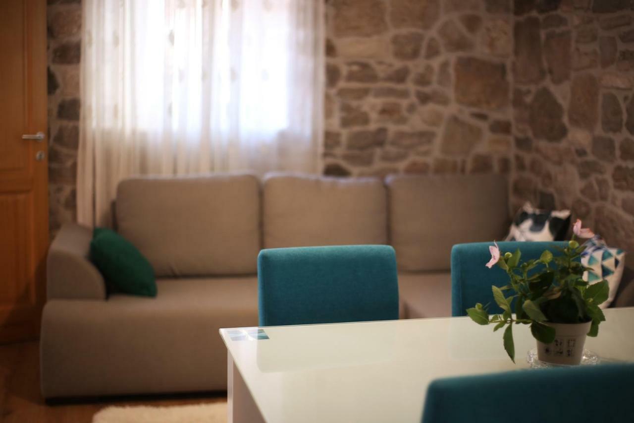 Apartments Dvor - Ap1, Ap2, Ap3 Baška Voda Eksteriør bilde