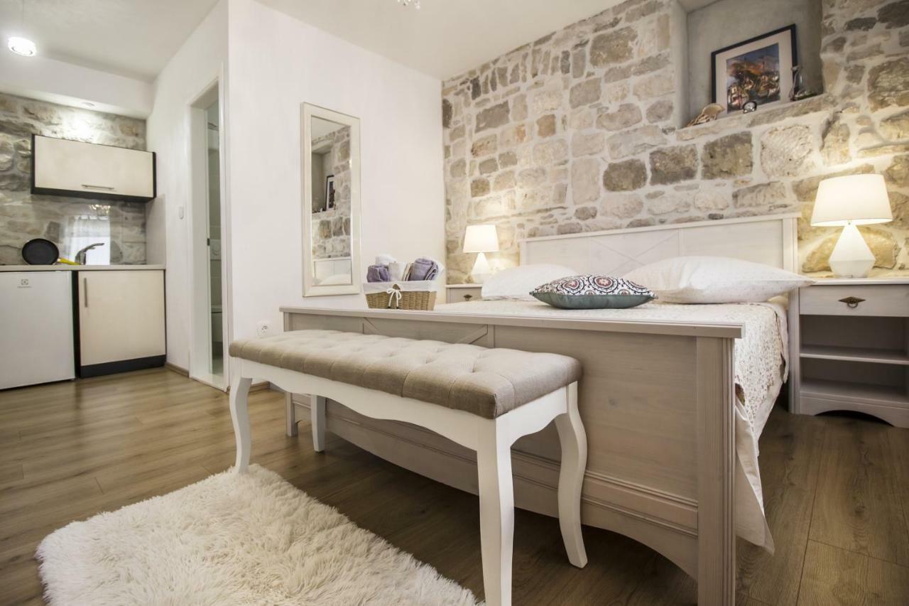 Apartments Dvor - Ap1, Ap2, Ap3 Baška Voda Eksteriør bilde
