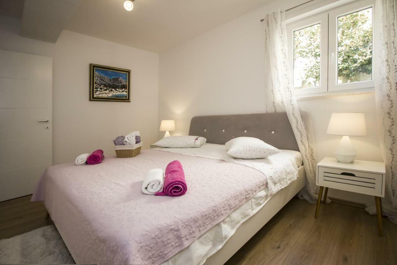 Apartments Dvor - Ap1, Ap2, Ap3 Baška Voda Eksteriør bilde