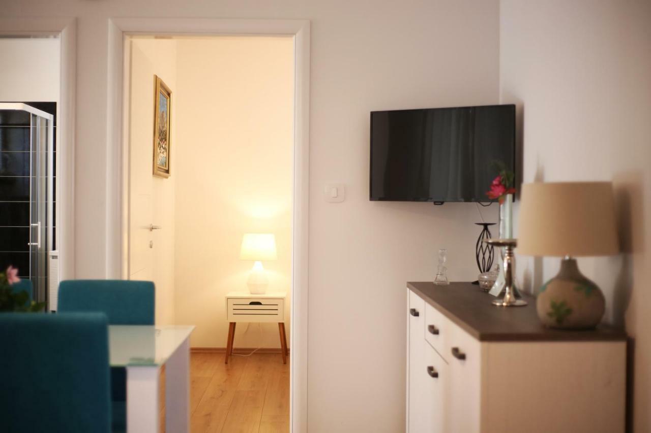 Apartments Dvor - Ap1, Ap2, Ap3 Baška Voda Eksteriør bilde
