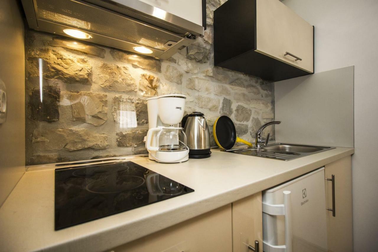 Apartments Dvor - Ap1, Ap2, Ap3 Baška Voda Eksteriør bilde
