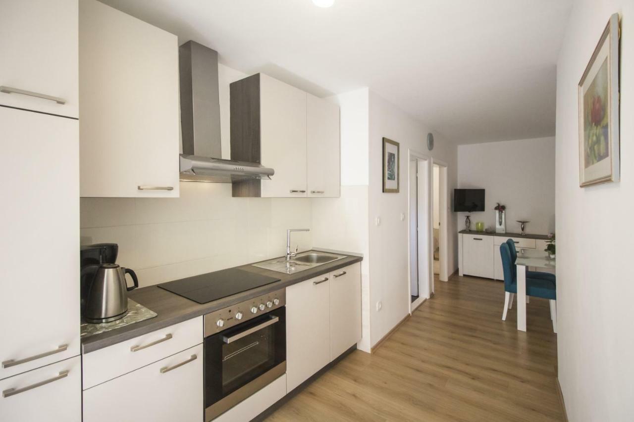 Apartments Dvor - Ap1, Ap2, Ap3 Baška Voda Eksteriør bilde