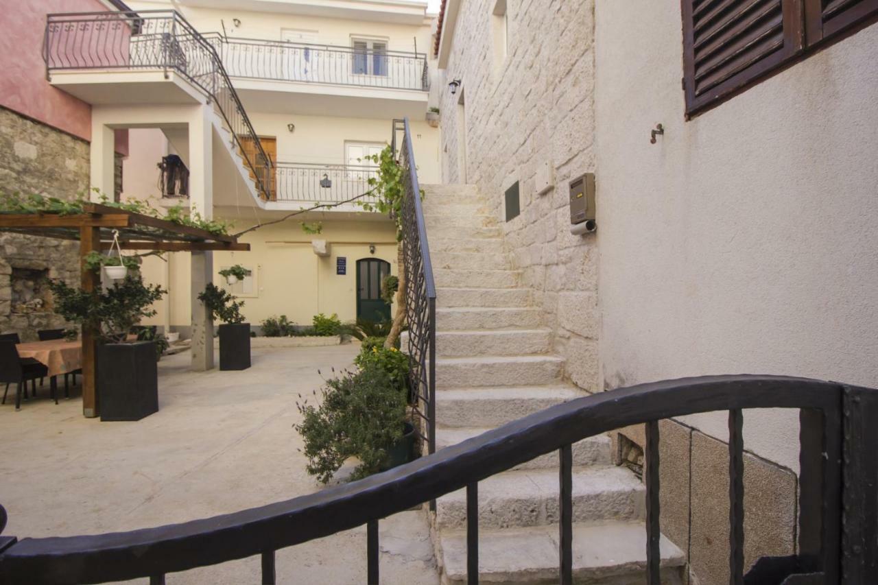 Apartments Dvor - Ap1, Ap2, Ap3 Baška Voda Eksteriør bilde