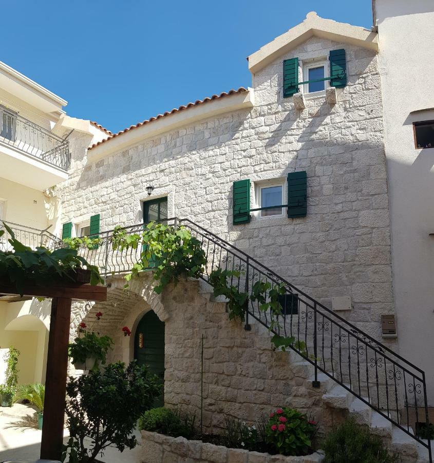 Apartments Dvor - Ap1, Ap2, Ap3 Baška Voda Eksteriør bilde