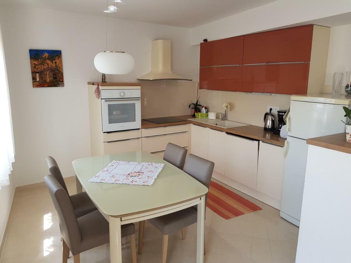 Apartments Dvor - Ap1, Ap2, Ap3 Baška Voda Eksteriør bilde