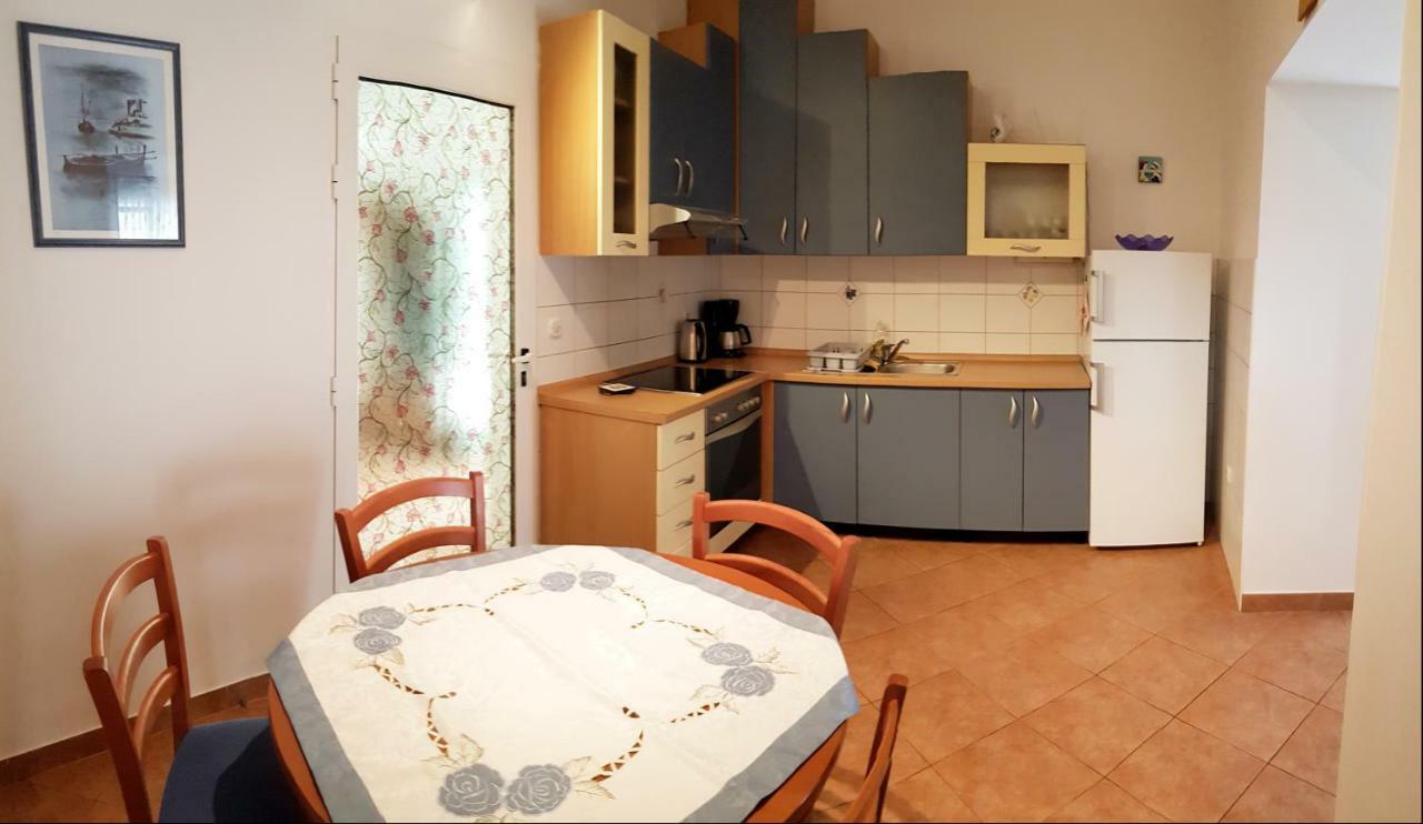 Apartments Dvor - Ap1, Ap2, Ap3 Baška Voda Eksteriør bilde