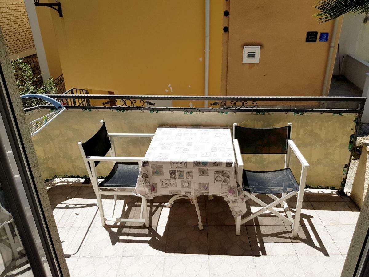 Apartments Dvor - Ap1, Ap2, Ap3 Baška Voda Eksteriør bilde