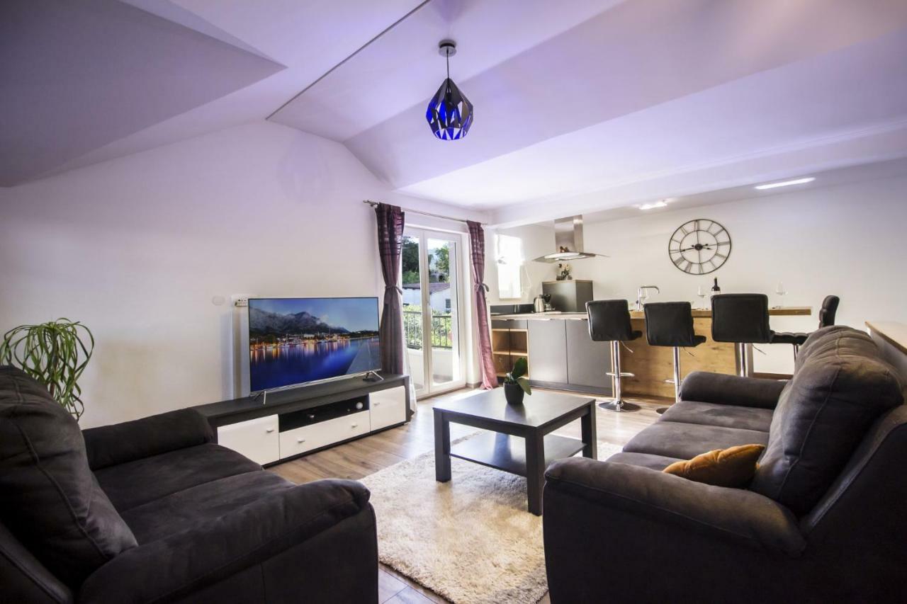 Apartments Dvor - Ap1, Ap2, Ap3 Baška Voda Eksteriør bilde