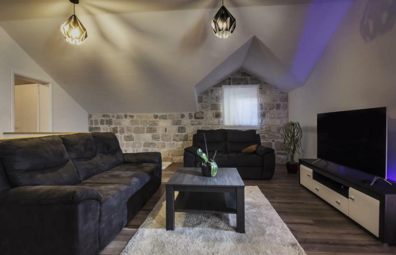 Apartments Dvor - Ap1, Ap2, Ap3 Baška Voda Eksteriør bilde