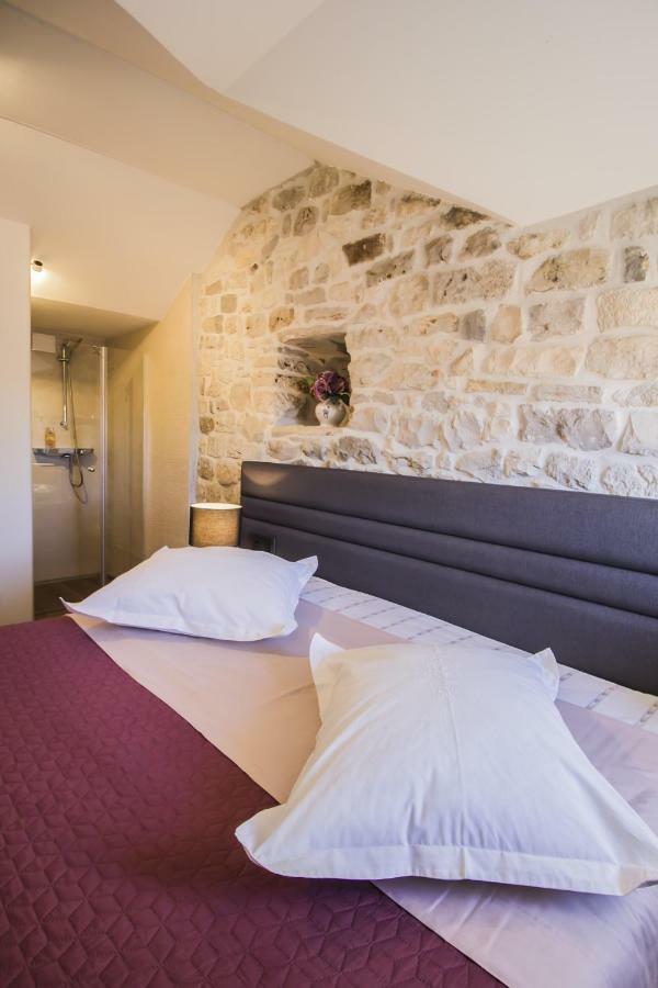 Apartments Dvor - Ap1, Ap2, Ap3 Baška Voda Eksteriør bilde